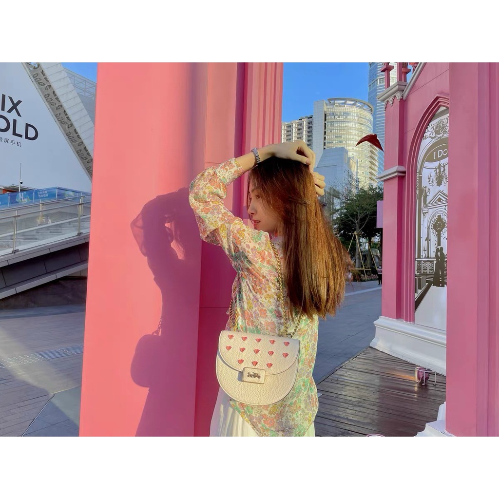 TÚI XÁCH 𝗖𝗢𝗔𝗖𝗛 𝗔𝗟𝗜𝗘 𝗦𝗔𝗗𝗗𝗟𝗘 𝗕𝗔𝗚 𝗜𝗡 𝗦𝗜𝗚𝗡𝗔𝗧𝗨𝗥𝗘 𝗝𝗔𝗖𝗤𝗨𝗔𝗥𝗗