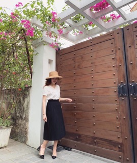 Combo chân váy, áo vest, dép sục