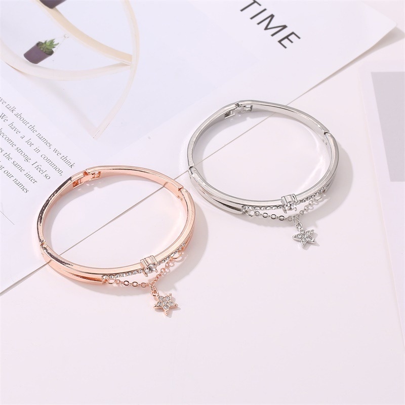 Vòng Đeo Tay Dạng Mở Đính Hạt Hình Ngôi Sao Và Trái Tim Bằng Acrylic Thời Trang Cho Nữ