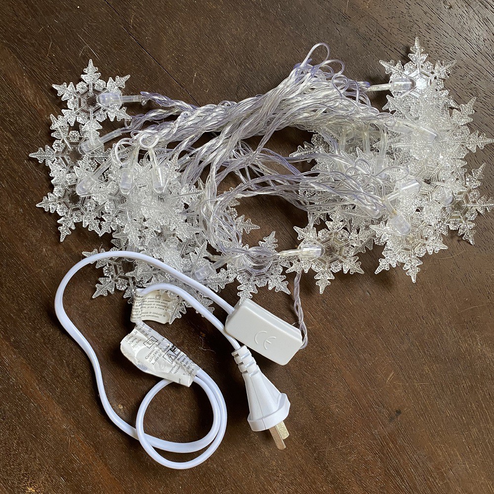 Dây Đèn Led Trang Trí Giáng Sinh Hình Bông Tuyết Lớn 6cm Dài 5 Mét Ánh Sáng Trắng Lung Linh
