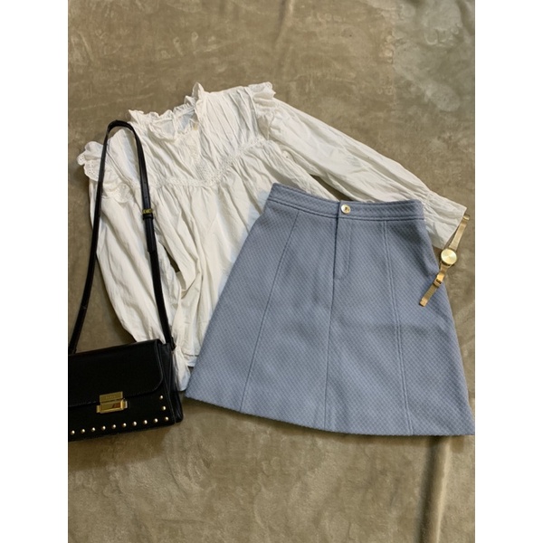 Sơ mi trắng và chân váy Elise