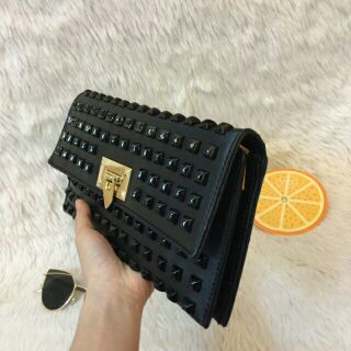 Clutch cầm tay Valentino