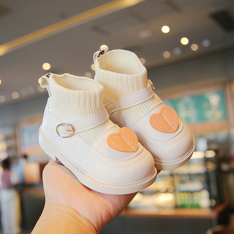 Giày Boot Mềm Mại Và Thoải Mái Cho Bé