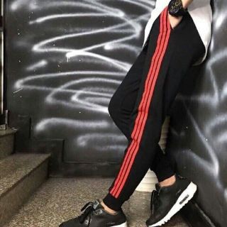 Quần jogger nỉ 3 sọc
