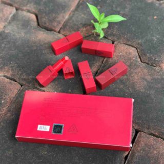 Bộ son mini thỏi tông đỏ lỳ mịn.