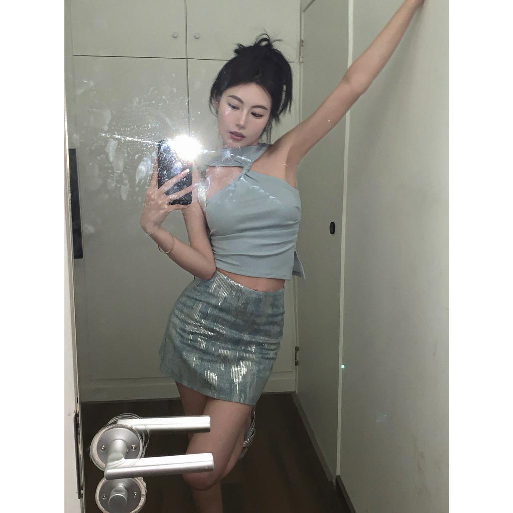 Set Áo Sát Nách Cổ Treo + Chân Váy Chữ A Lưng Cao Đính Kim Sa Lấp Lánh