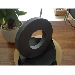 Nam châm Ferrite 140*18mm lỗ 70mm ( làm loa)