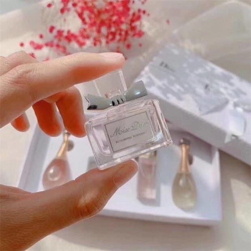 Set nước hoa di🌾or mini 4 chai 🌸. 4 mùi tuyệt phẩm- hộp quà dễ thương- sang chảnh🌸