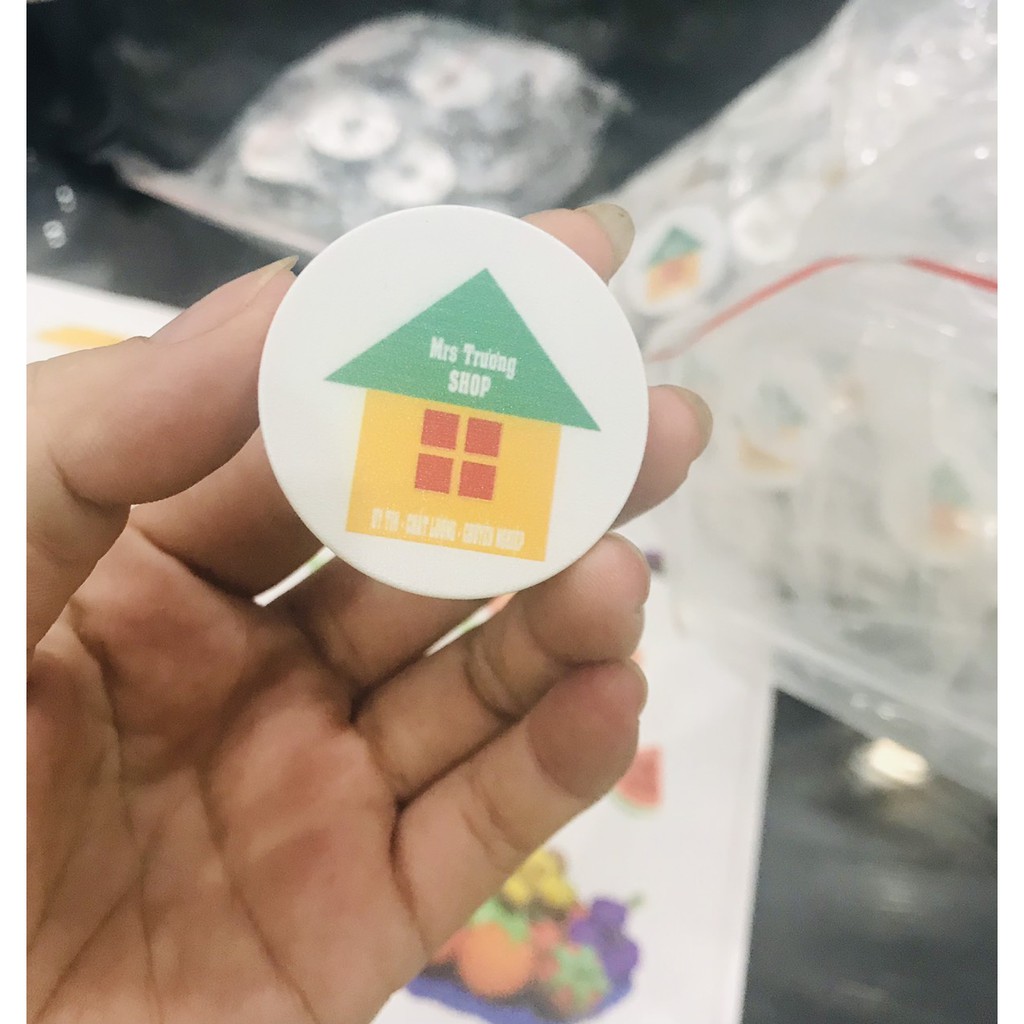 Giá đỡ dán lưng điện thoại quà tặng