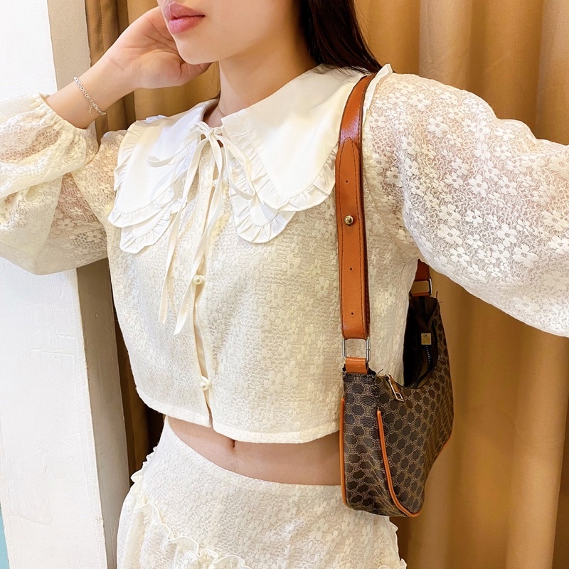 Áo voan hoa cổ sen và chân váy xoè