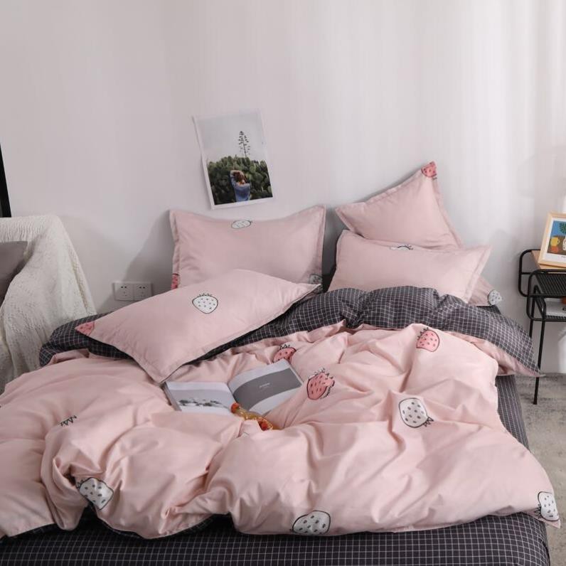 Bộ Chăn Ga Gối Cotton Poly Mẫu Dâu Hồng Caro 4 món
