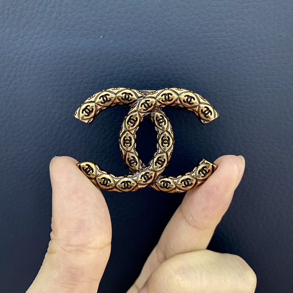 20 mẫu Ghim tag cài áo - Tag cài Sang chảnh X G L