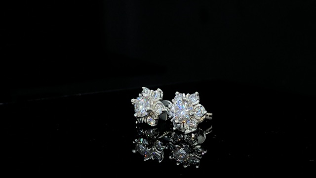 Bông tai Full Moissanite: Chủ4,5ly+Tấm2,0ly; Hàng nướcD trắng đẹp nhất; Viên chủ kiểm định; Chất liệu bạc925 mạ bạch kim