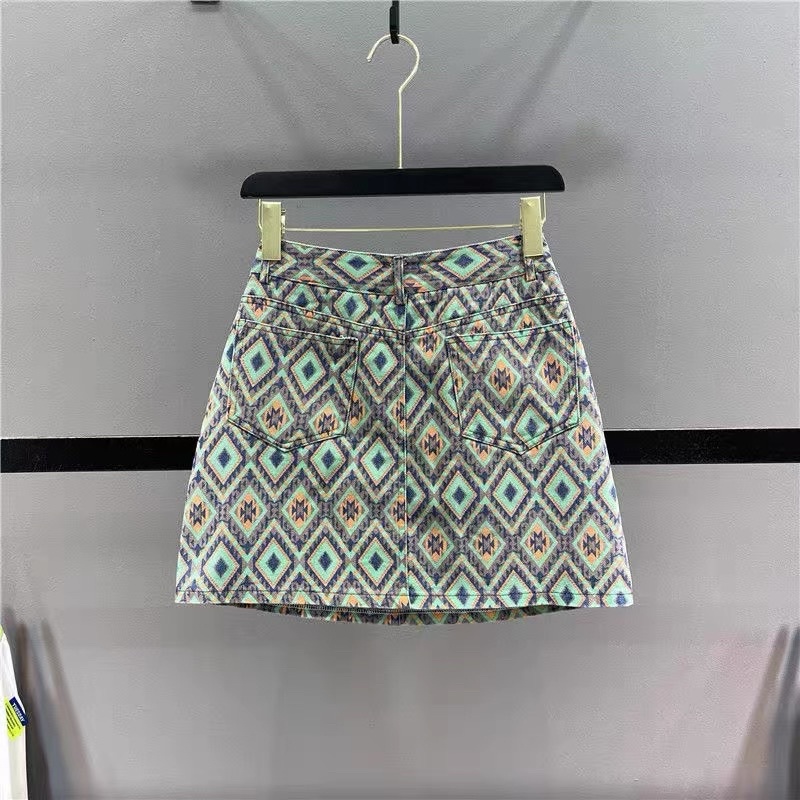 Chân váy jeans chữ A hoạ tiết thổ cẩm QC