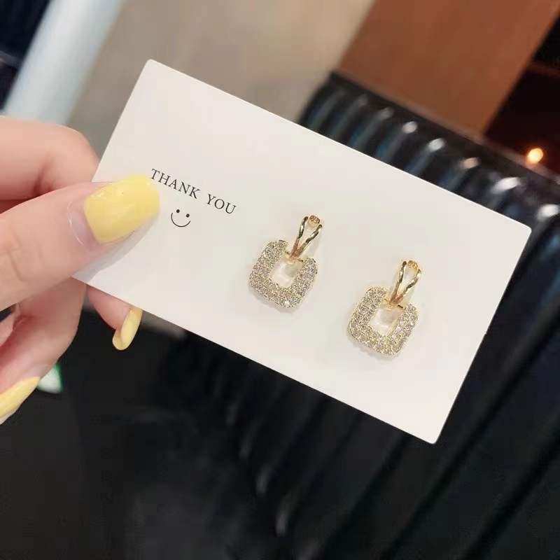 Bông Tai Hình Vuông Đính Kim Cương Phong Cách Thời Trang Mới