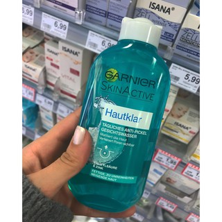 Nước hoa hồng Garnier dành cho da nhờn và mụn