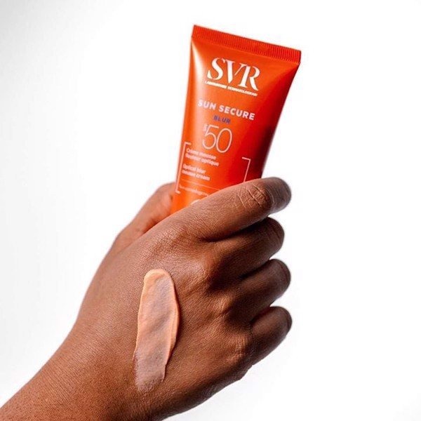 Kem chống nắng che khuyết điểm SVR Sun Secure Blur SPF 50 50ml - AJA'S SKINLAB