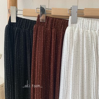 Chân váy xếp ly dài chấm bi nhỏ