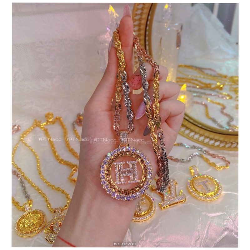 Mặt dây chuyền lẻ logo thương hiệu đính đá dáng tròn to sang trọng xi 2 màu bạch kim, vàng .PTNACC.