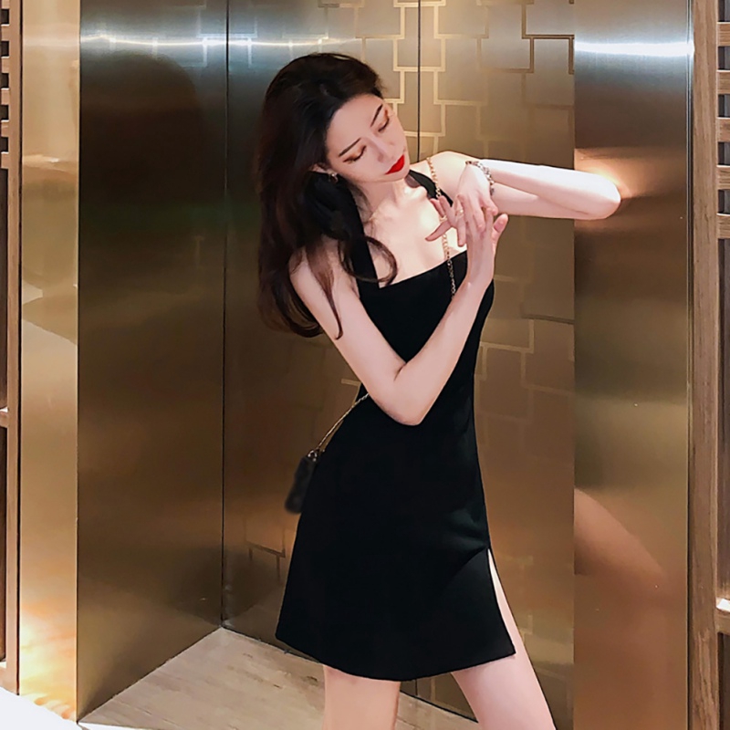 Đầm Ôm Cổ Yếm Thiết Kế Xẻ Tà Quyến Rũ Cho Nữ