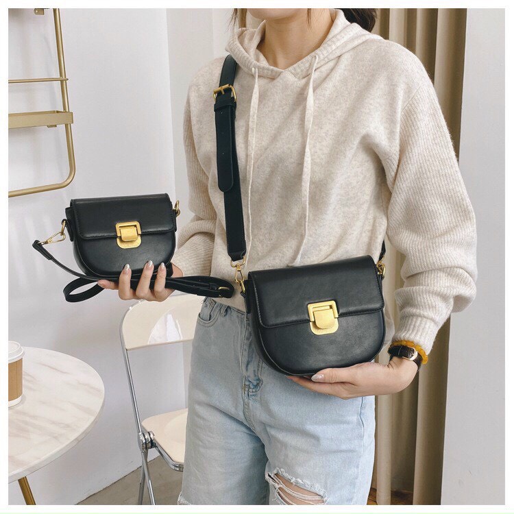 Túi đeo chéo da lì khóa vuông dáng bầu quai da đeo chéo bản lớn cao cấp 1060