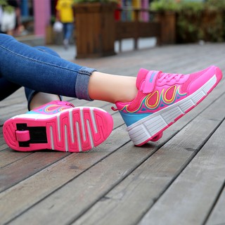 Giày sneaker nữ có bánh trượt