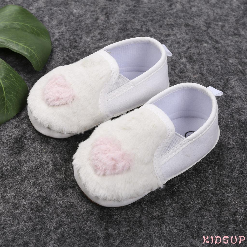 Giày đế mềm chống trượt hình trái tim cho bé