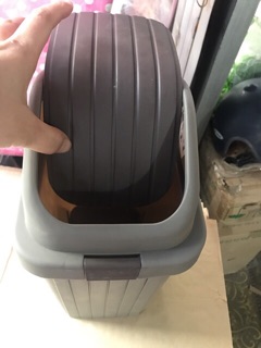 Thùng đựng rác mini nắp lật