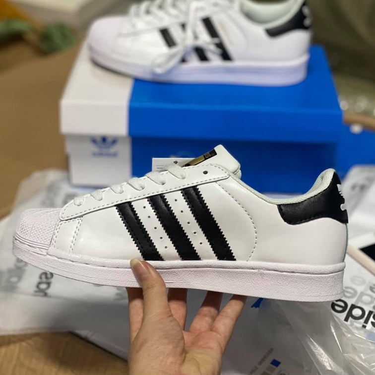 [Hot Trend - giảm giá] Giày thể thao Sneakers trắng nam nữ, Giày Sò tem vàng vạch đen trẻ trung cá tính