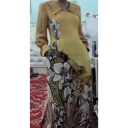 Thanh lý đầm lụa sang size L có màu vàng hoa sang