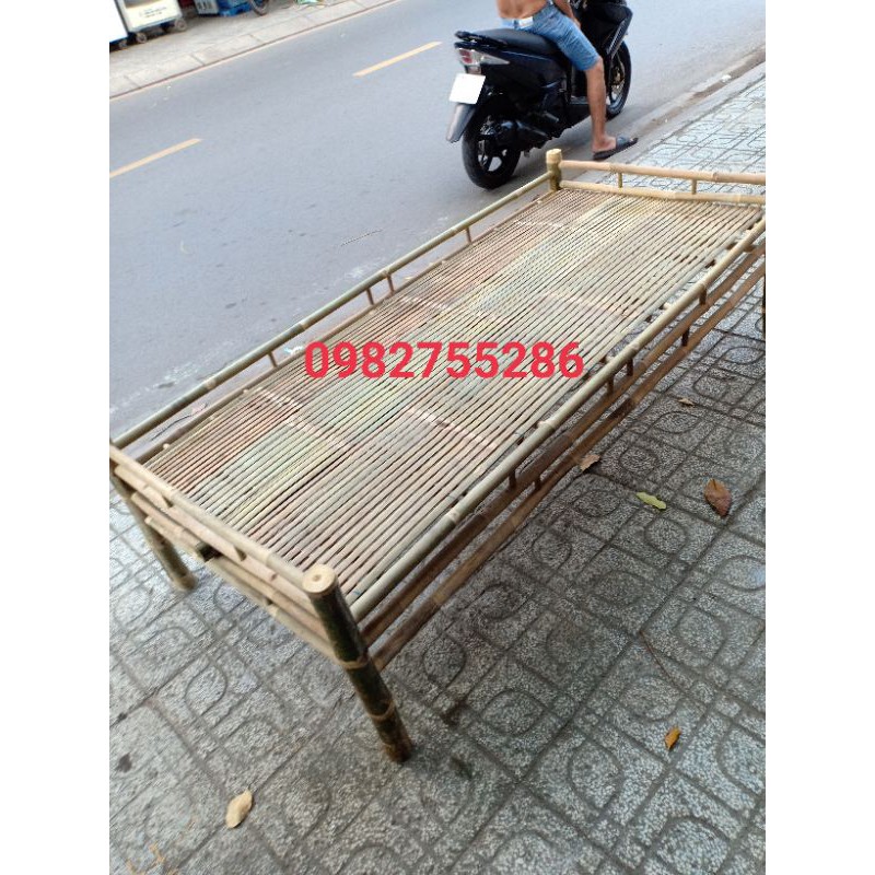 Giường tre bà đẻ, chõng tre.