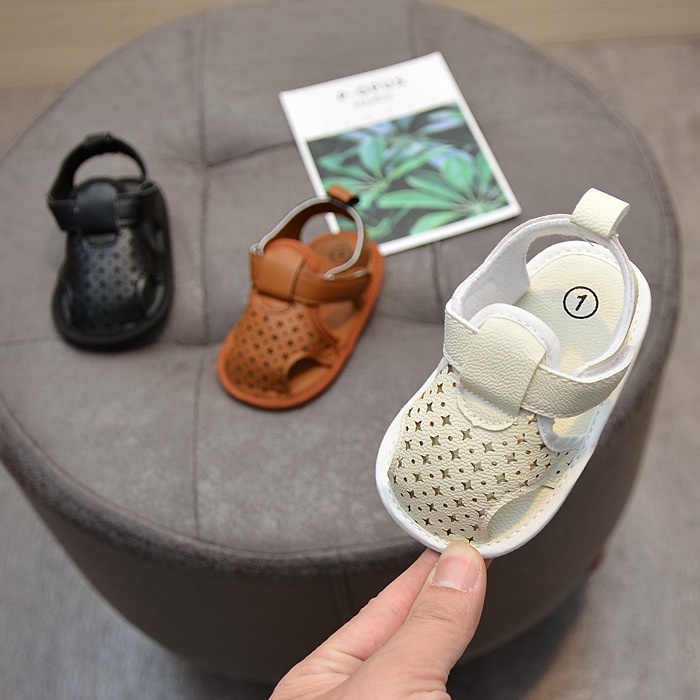 Giày sandal chống trượt thiết kế xinh xắn cho em bé