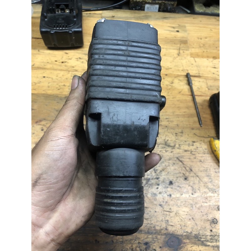 Cụm búa khoan bê tông Dewalt 24V .