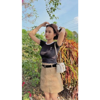 Áo croptop cuốn biên thiêu hình thỏ