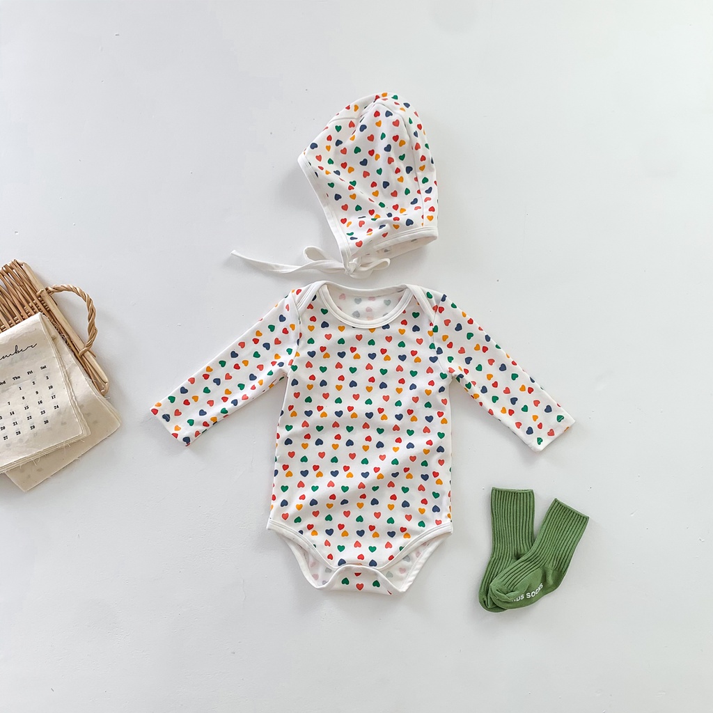 Bộ đồ ngủ áo liền quần tay dài in hình trái tim + mũ cho bé sơ sinh