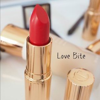 son lì Charlotte Tilbury Matte Revolution Luminous Modern Hot Lips