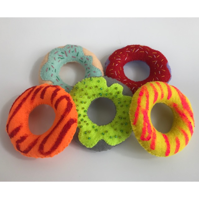 Đồ chơi Bánh Donut handmade bằng vải nỉ cho bé