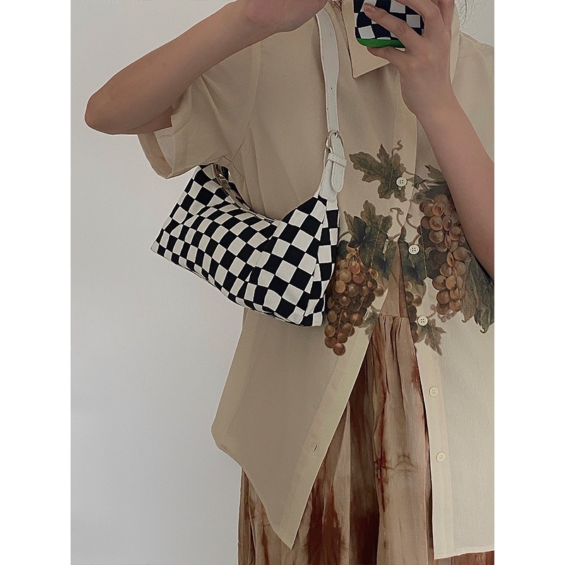 Túi đeo chéo thiết kế đơn giản hợp thời trang