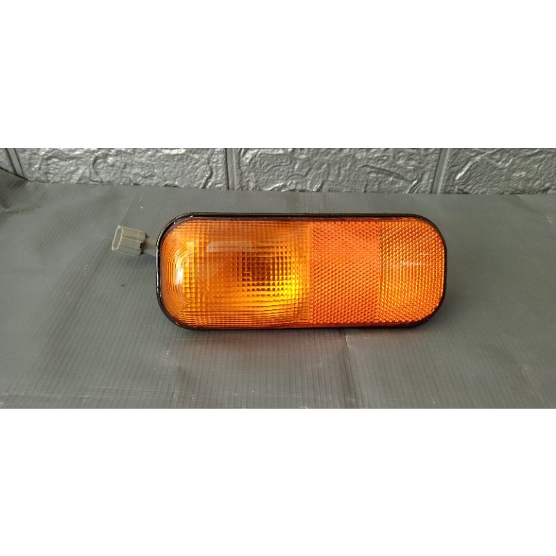 Đèn xi nhan hông cửa xe hyundai hd65 hd72 mighty 2 pamax