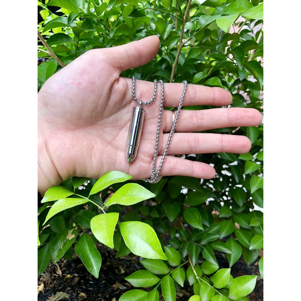 Dây chuyền mặt hình viên đạn bên trong có thể chứa đồ