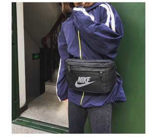 Túi Nike 2 màu đen, trắng