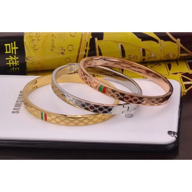 Vòng tay titan la mã 2 màu