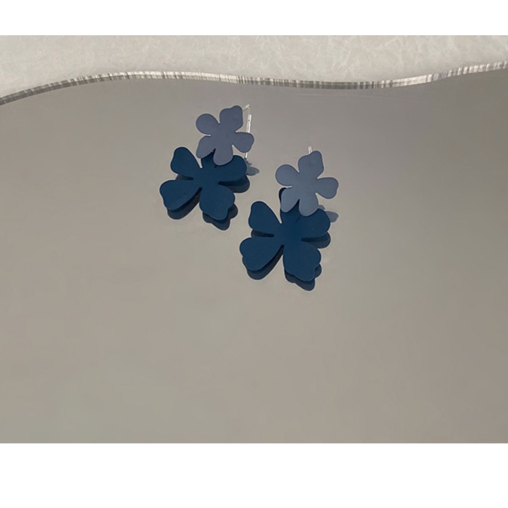 Khuyên Tai Xanh Phong Cách Hàn Quốc