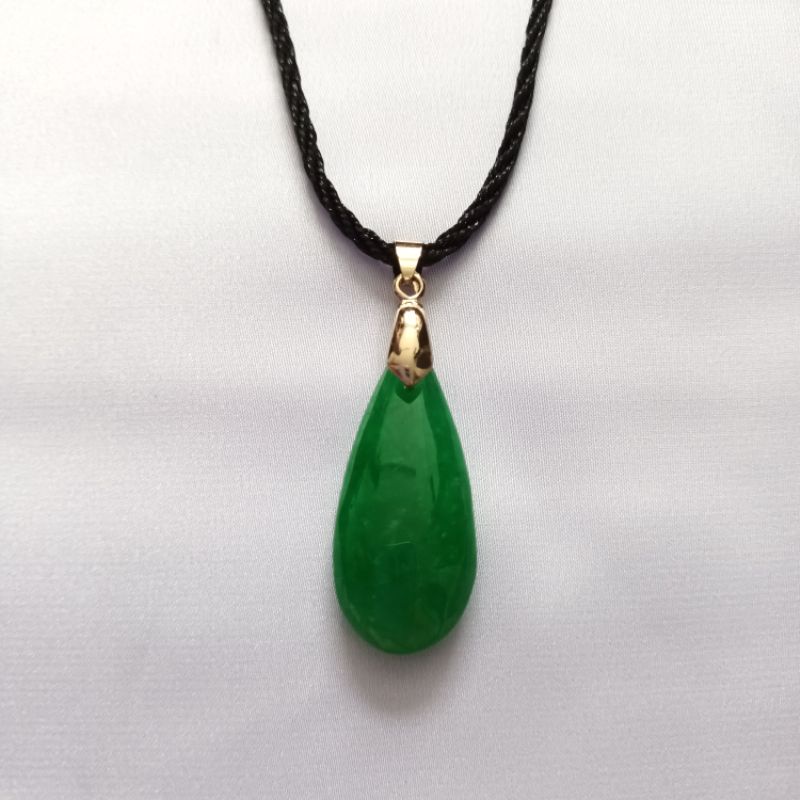 Vòng cổ mặt đá xanh hình giọt nước thiên nhiên biểu tượng sức sống mãnh liệt và thành công