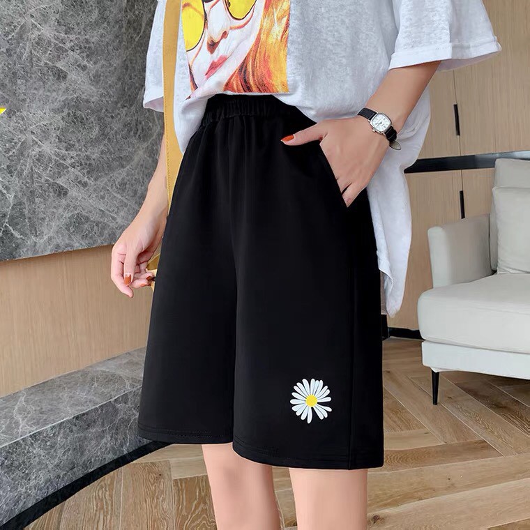 Quần Short Unisex Thêu Hoa Cúc 2 màu Đen Trắng