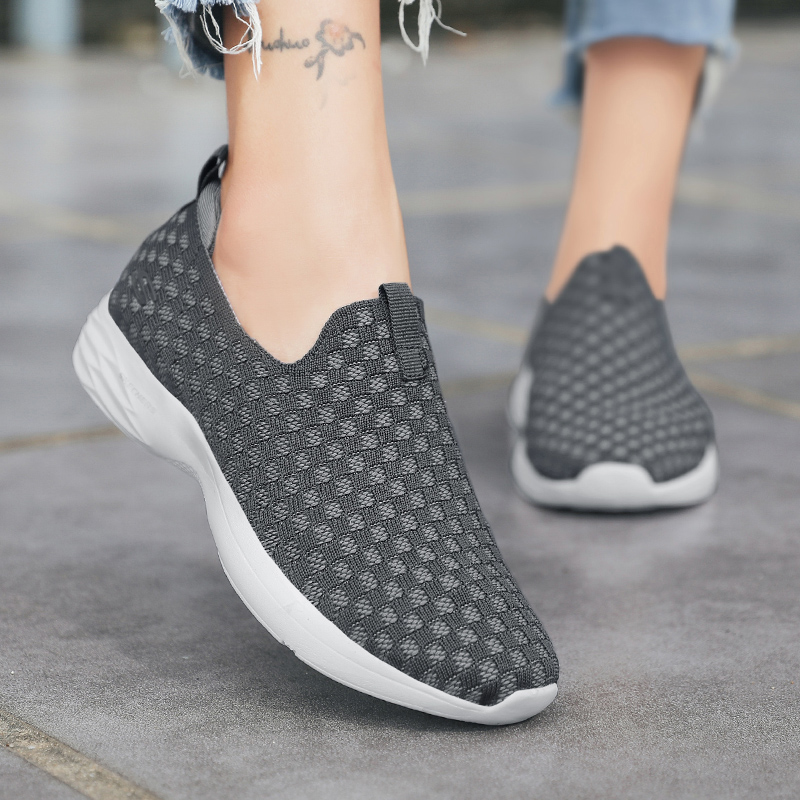 Giày thể thao Skechers chất liệu siêu nhẹ thoáng khí chống sốc thời trang dành cho nữ