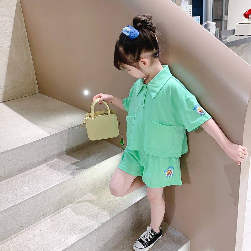Set trang phục hai món áo tay ngắn dáng rộng cổ bẻ và quần đùi thời trang Hàn Quốc mùa hè thể thao dành cho bé gái