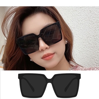 Kính râm nhiều kiểu dáng