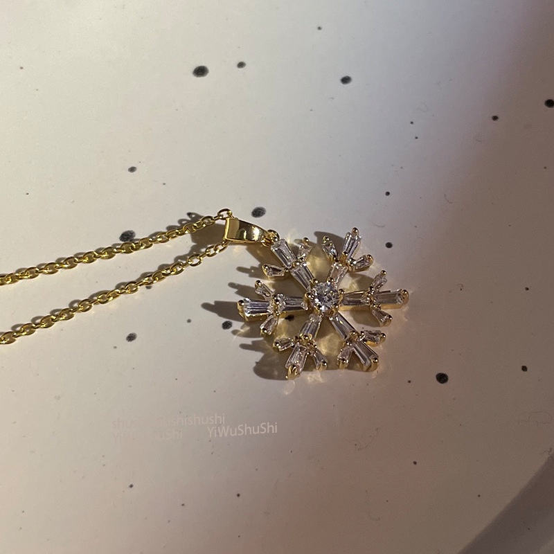 Simple Snowflake Necklace Titanium Steel Super Fairy Gold 18k Snowflake Necklace Temperament Korean Zircon Sweater Necklace Wild Snowflake