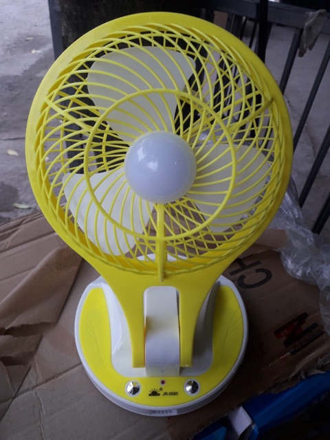 Quạt tích điện minifan